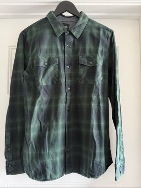 Vans Size Medium Black & Green Plaid Flannel Button-Down Shirt